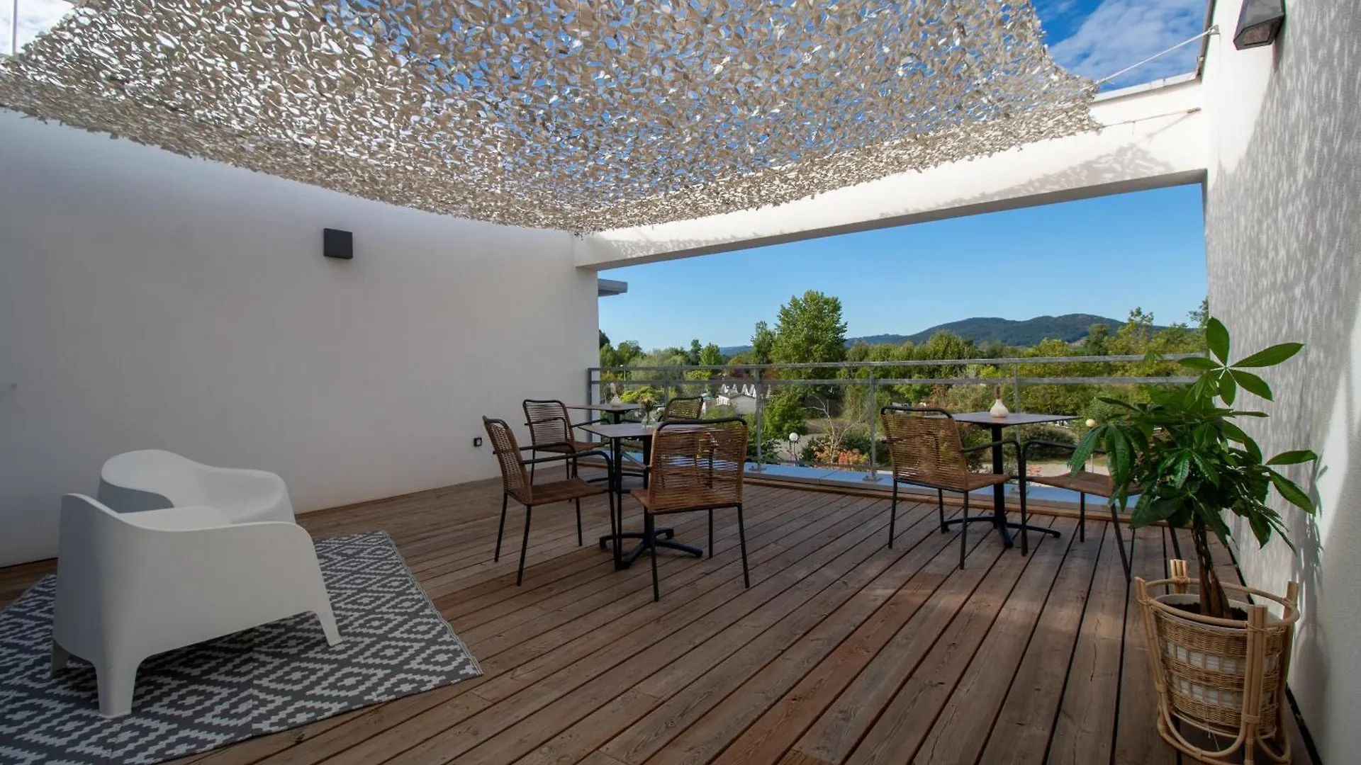 Shana Hotel & Residence Chanaz